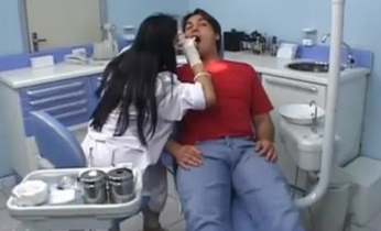 comendo a dentista